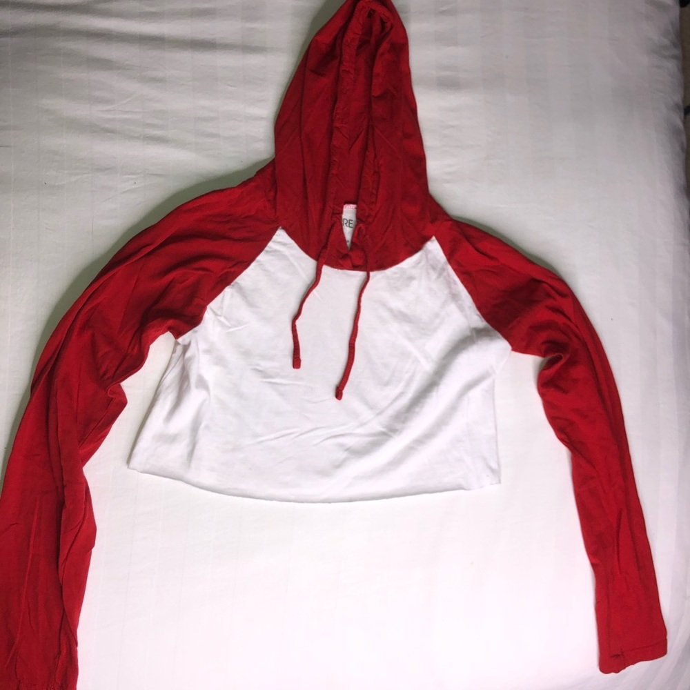 Cute cropped long sleeve top